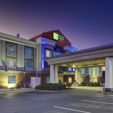 Holiday Inn Express Hotel & Suites Emporia By Ihg Екстериор снимка