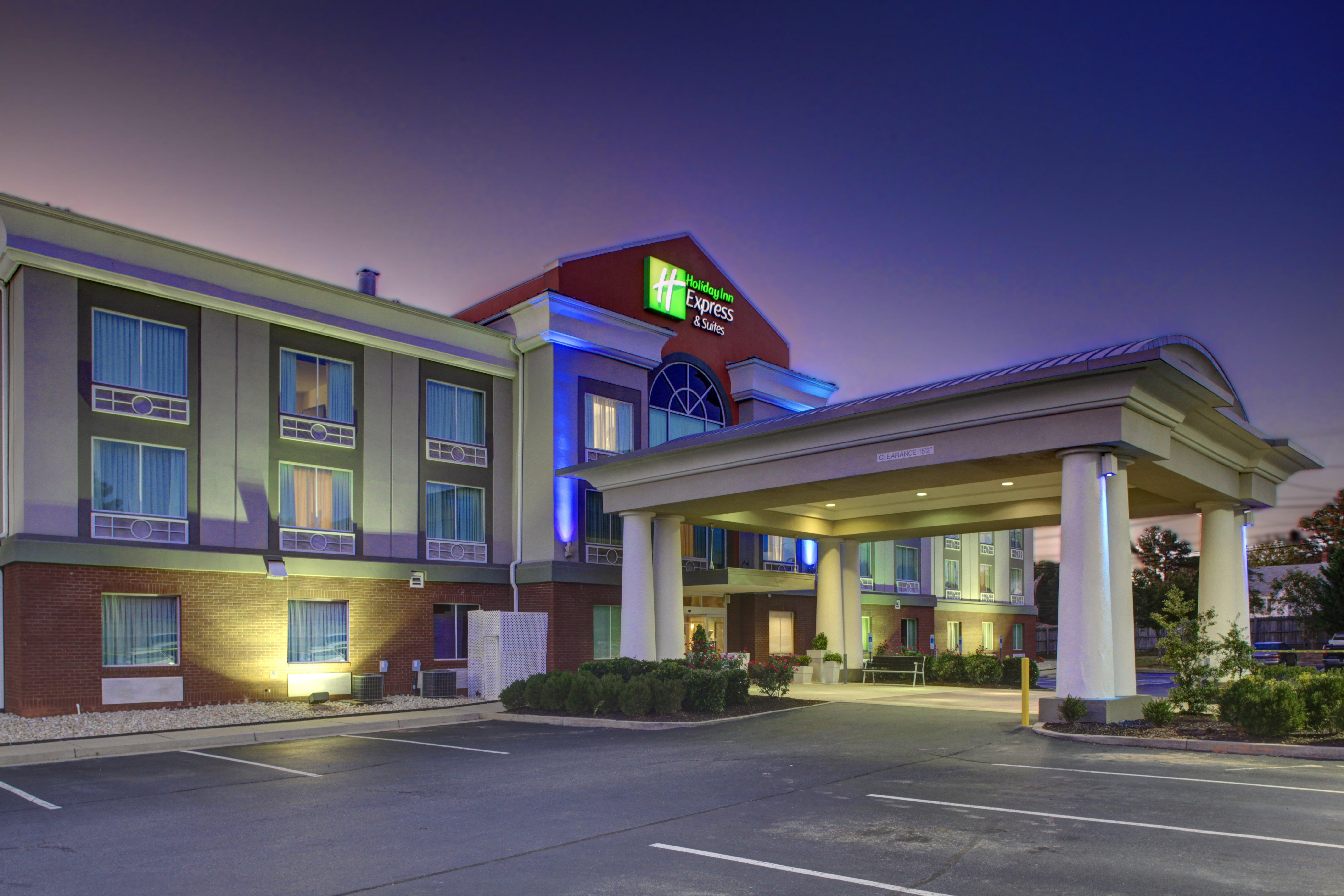 Holiday Inn Express Hotel & Suites Emporia By Ihg Екстериор снимка