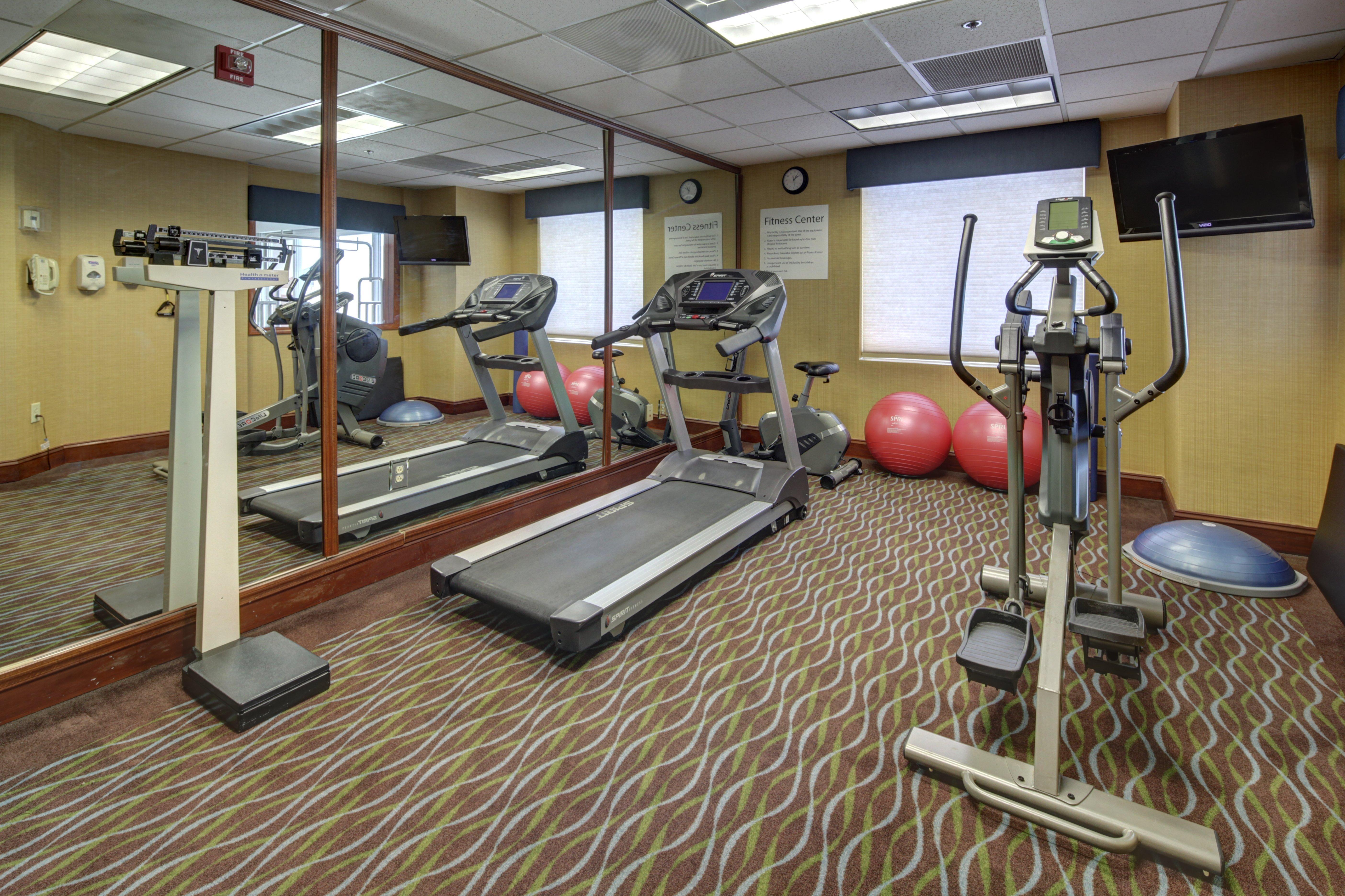 Holiday Inn Express Hotel & Suites Emporia By Ihg Екстериор снимка