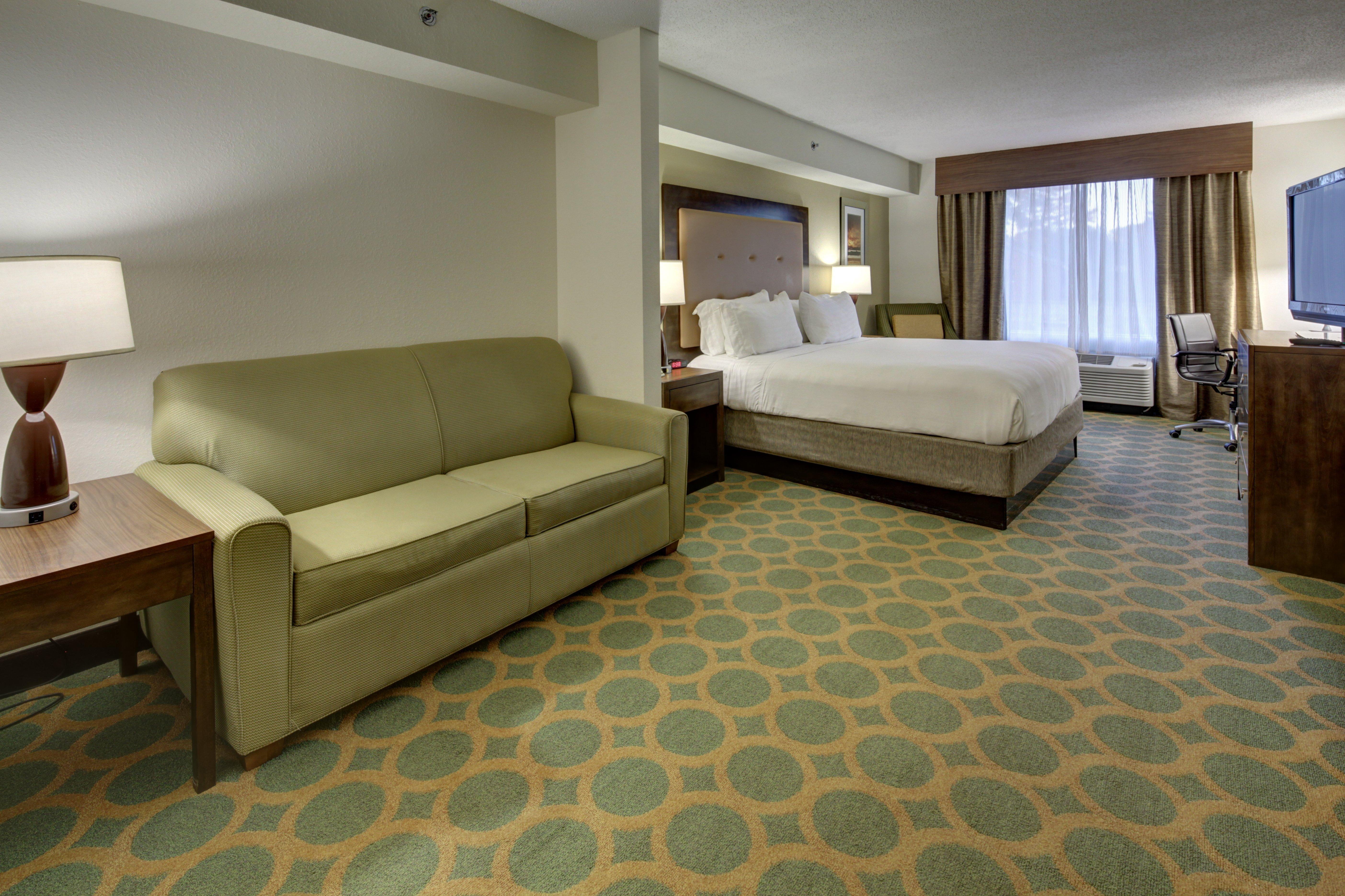 Holiday Inn Express Hotel & Suites Emporia By Ihg Екстериор снимка