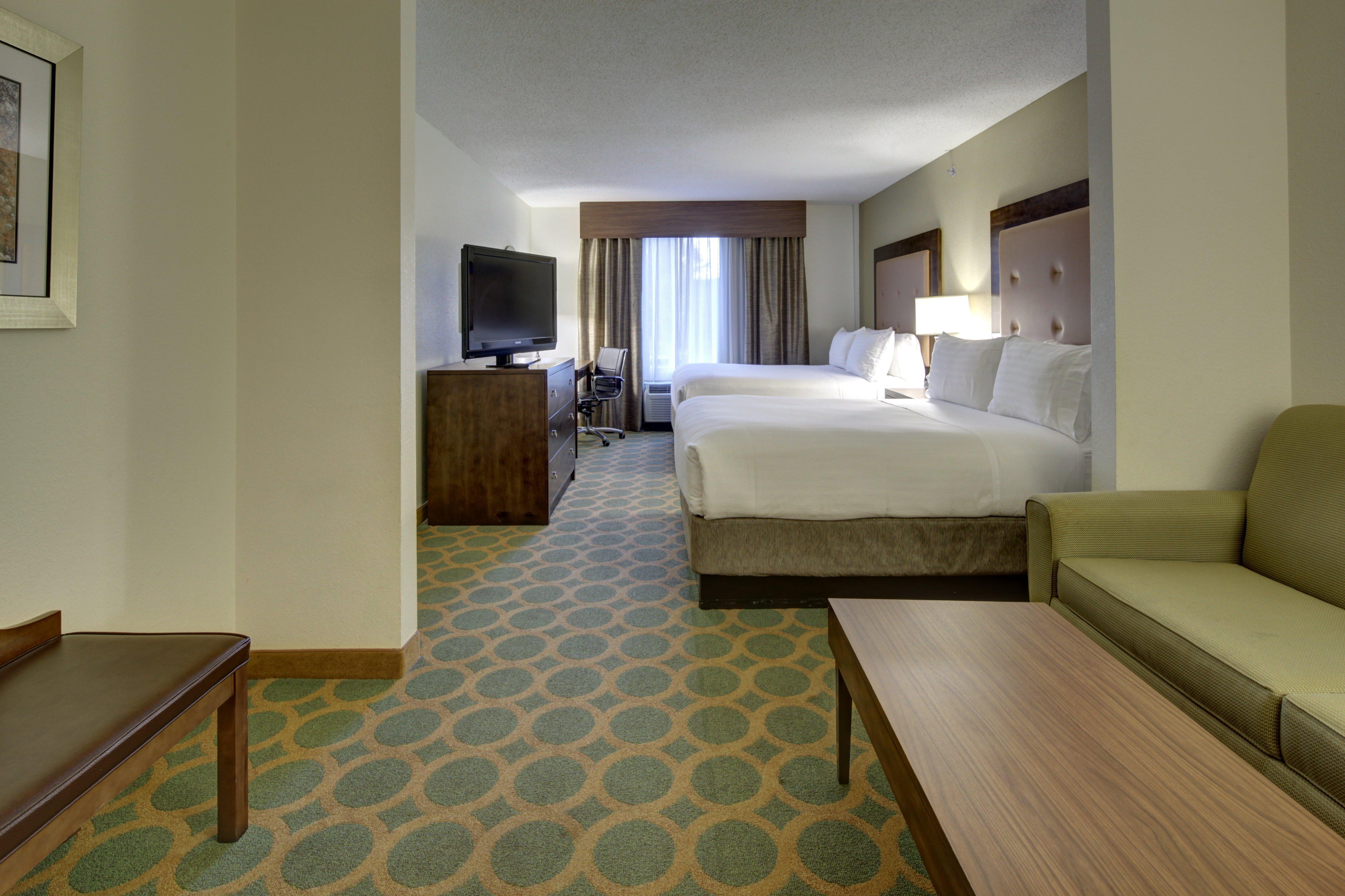 Holiday Inn Express Hotel & Suites Emporia By Ihg Екстериор снимка