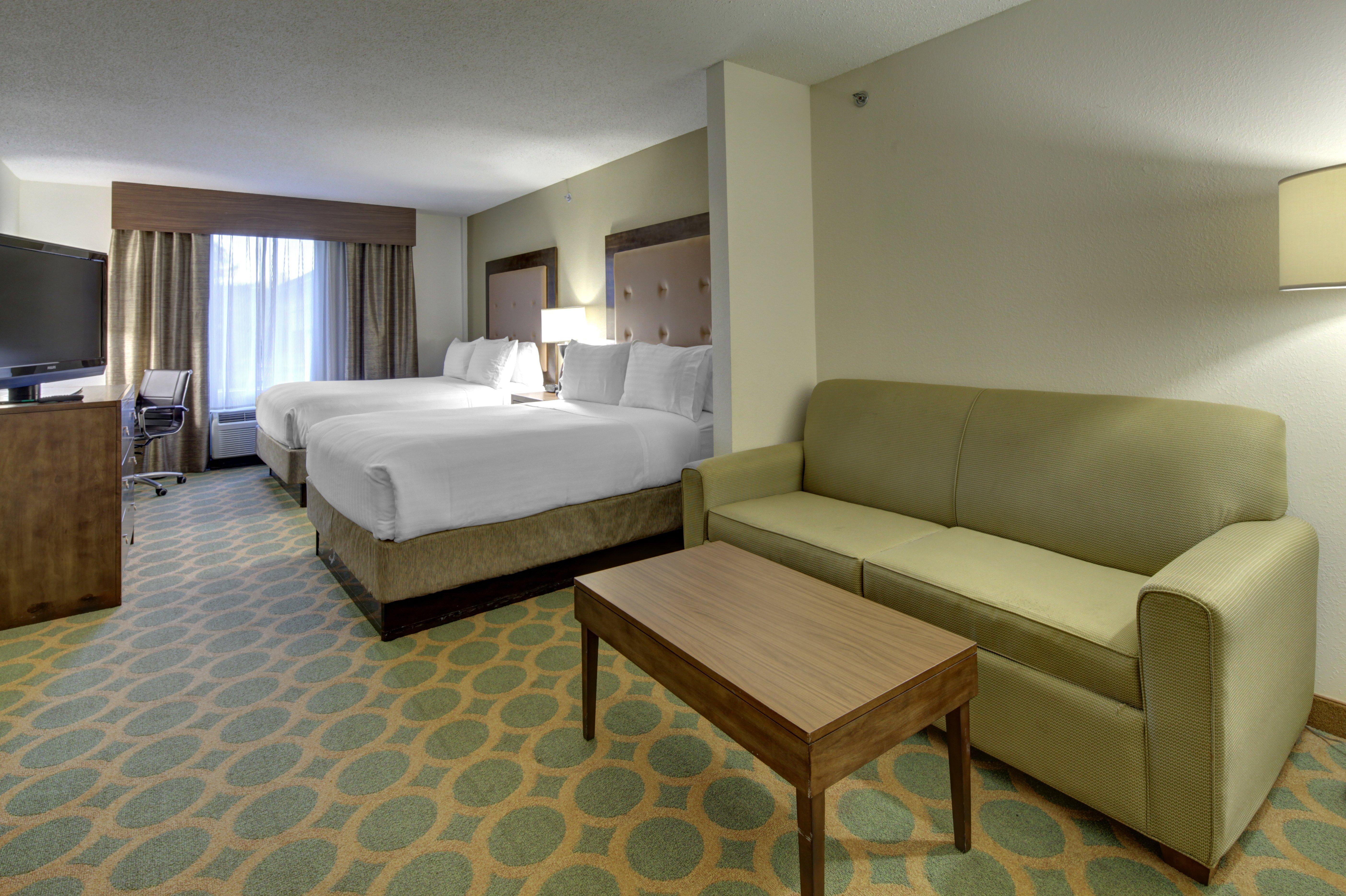 Holiday Inn Express Hotel & Suites Emporia By Ihg Екстериор снимка