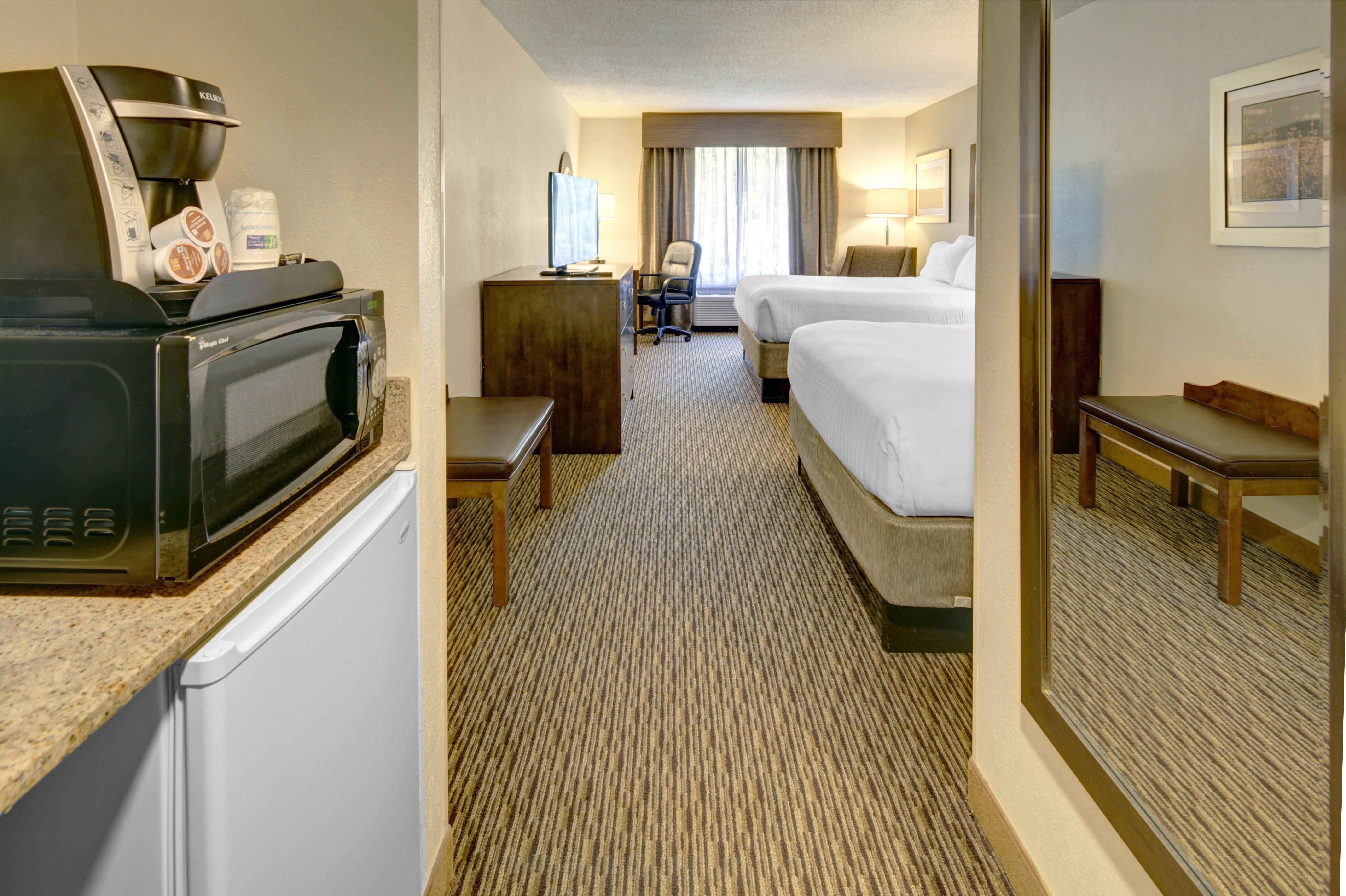 Holiday Inn Express Hotel & Suites Emporia By Ihg Екстериор снимка